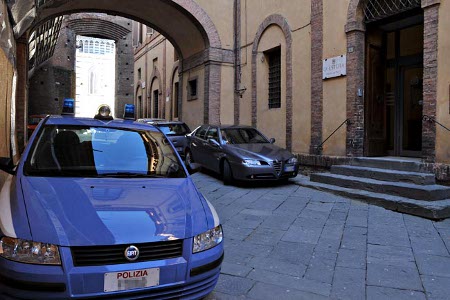 Favoreggiamento dell’immigrazione clandestina, sgominata banda criminale a Siena, fermo per nove pakistani