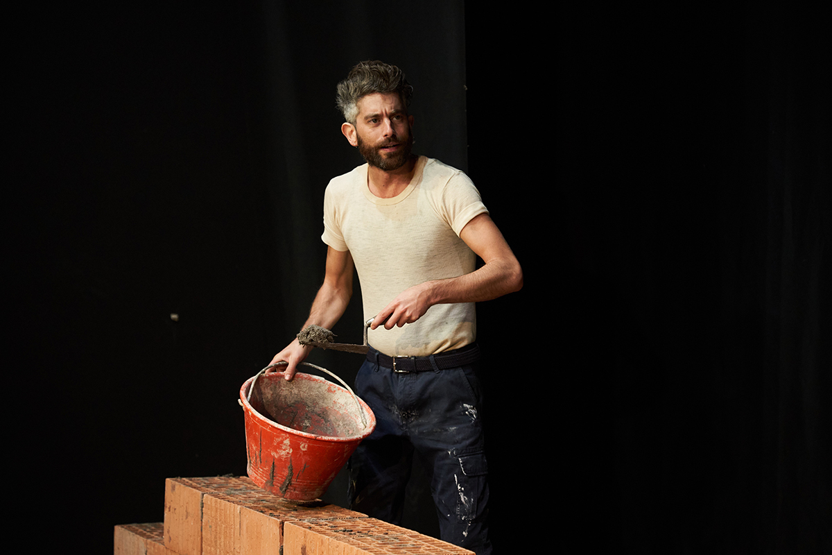Ance Siena porta in scena la commedia ‘Muratori’ al Teatro dei Rozzi