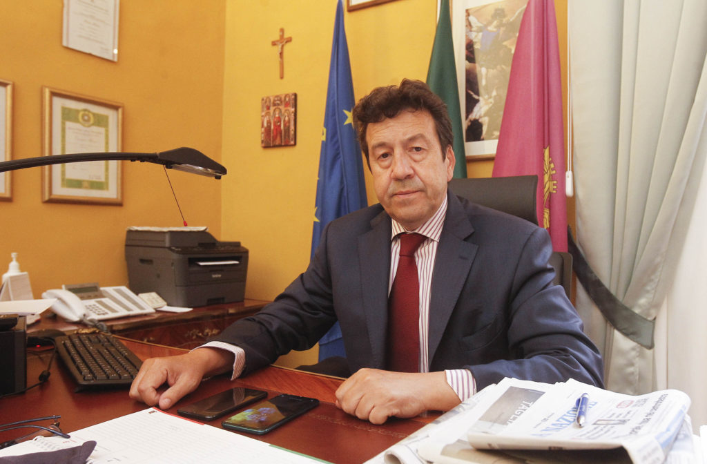 Truffe agli anziani, il questore: “Il raggiro sia valutato come reato alla persona. I giovani siano più vicini ai loro anziani”
