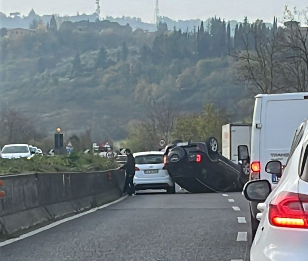 Incidente sulla tangenziale, chiusa l’uscita Acquacalda in direzione Grosseto