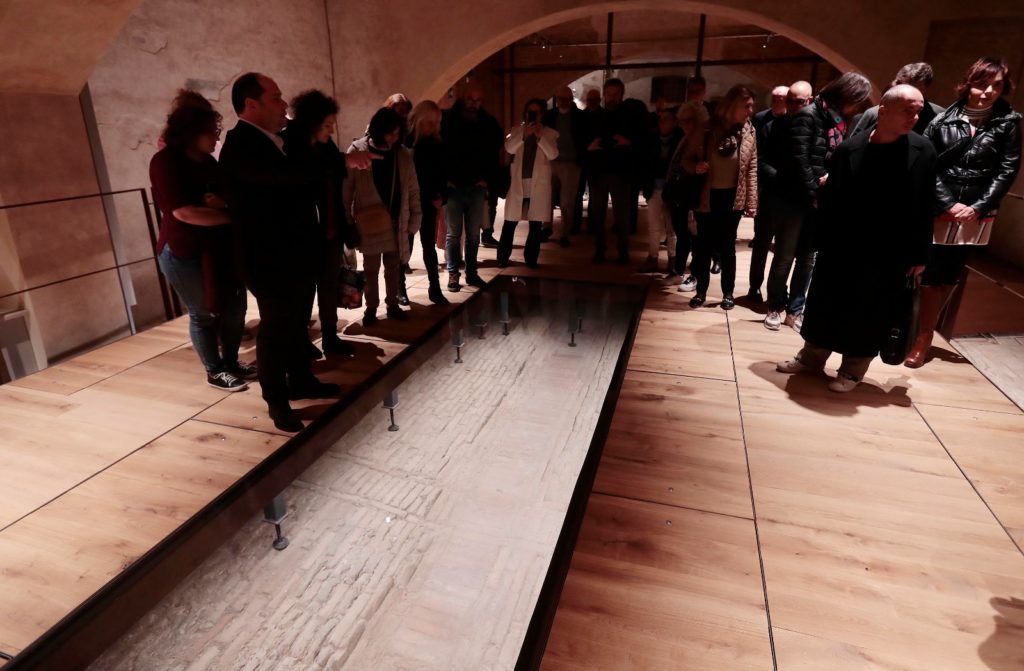 Santa Maria della Scala: svelata alla città la strada interna. Valdambrini: “Un museo sempre più propulsore di cultura”