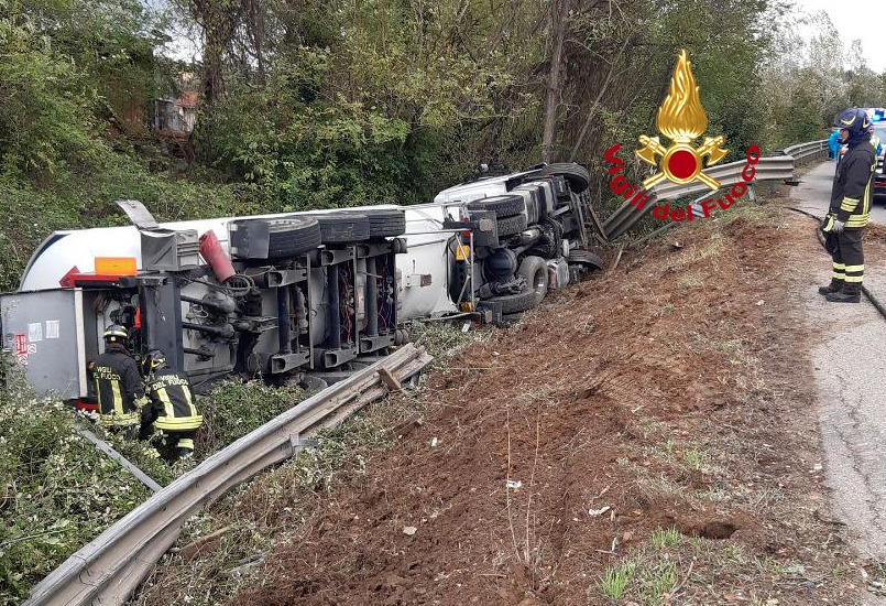 Incidente camion Gpl, viabilità ripristinata