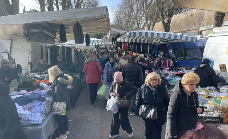Rubano al mercato settimanale, arrestate in flagranza di reato