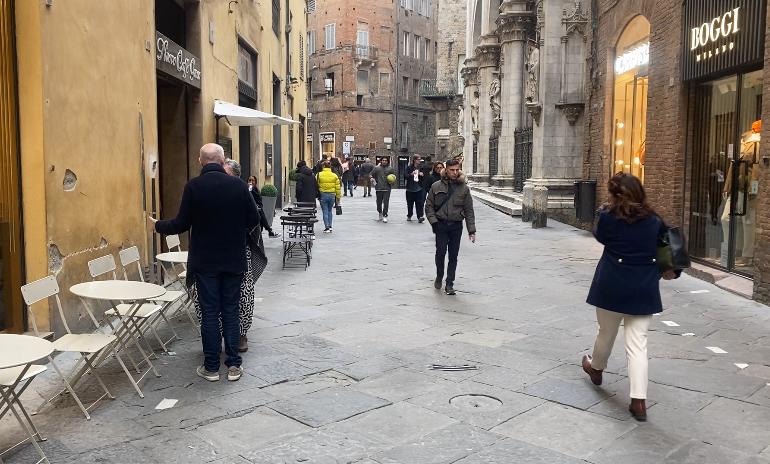 La pioggia non ferma i turisti a Siena nel weekend di Pasqua: boom di visite nei musei e alberghi quasi sold out