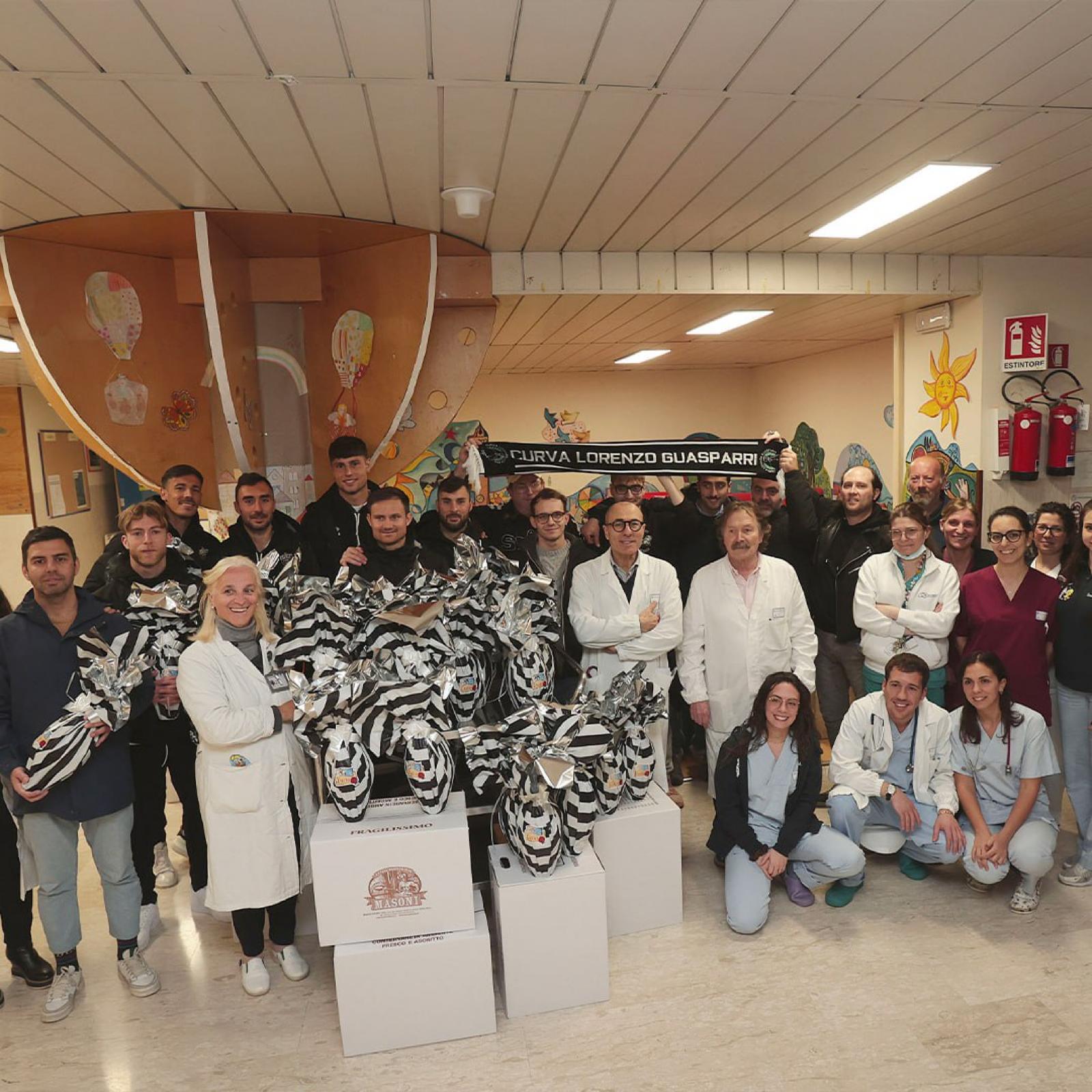 IL SIENA F.C. TORNA A FAR VISITA AI PICCOLI PAZIENTI DELL’OSPEDALE DI SIENA
