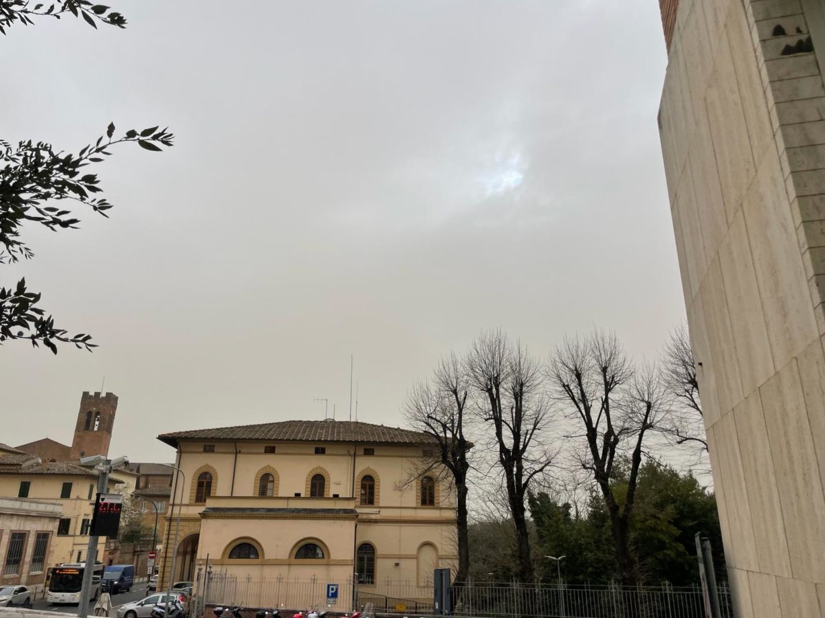 Perché il cielo era giallo? Ecco cosa è accaduto a Siena