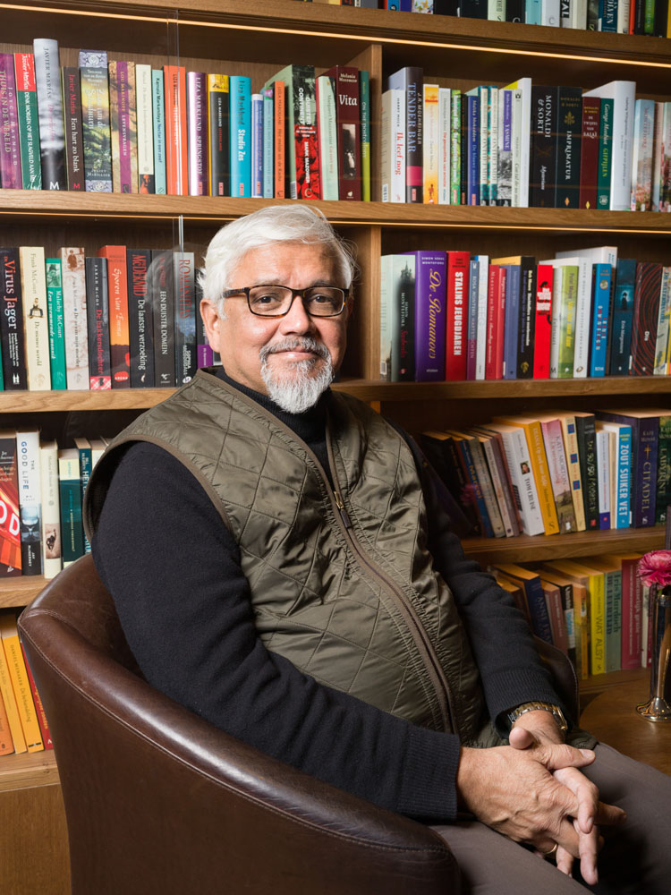 L’Università di Siena conferirà la laurea ad honorem in Lettere Moderne a Amitav Ghosh