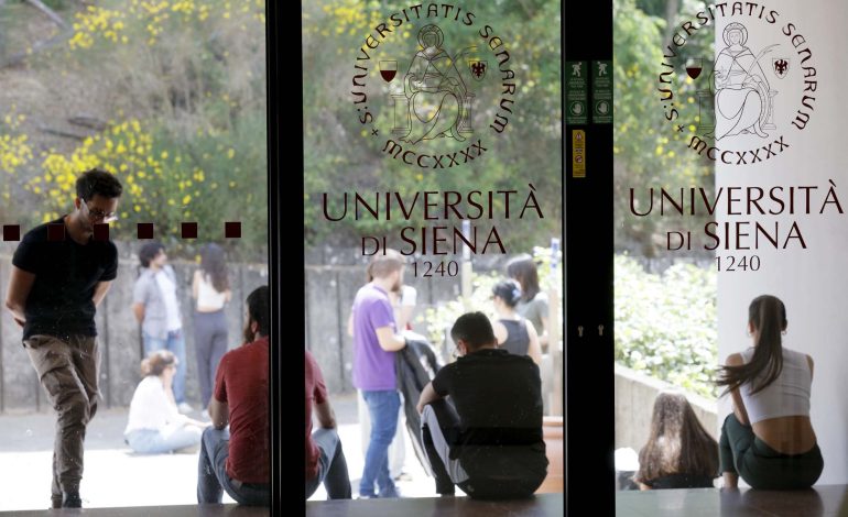 Medicina e chirurgia, le info per iscriversi e prepararsi al “semestre filtro”. A Siena lezioni in presenza e a distanza