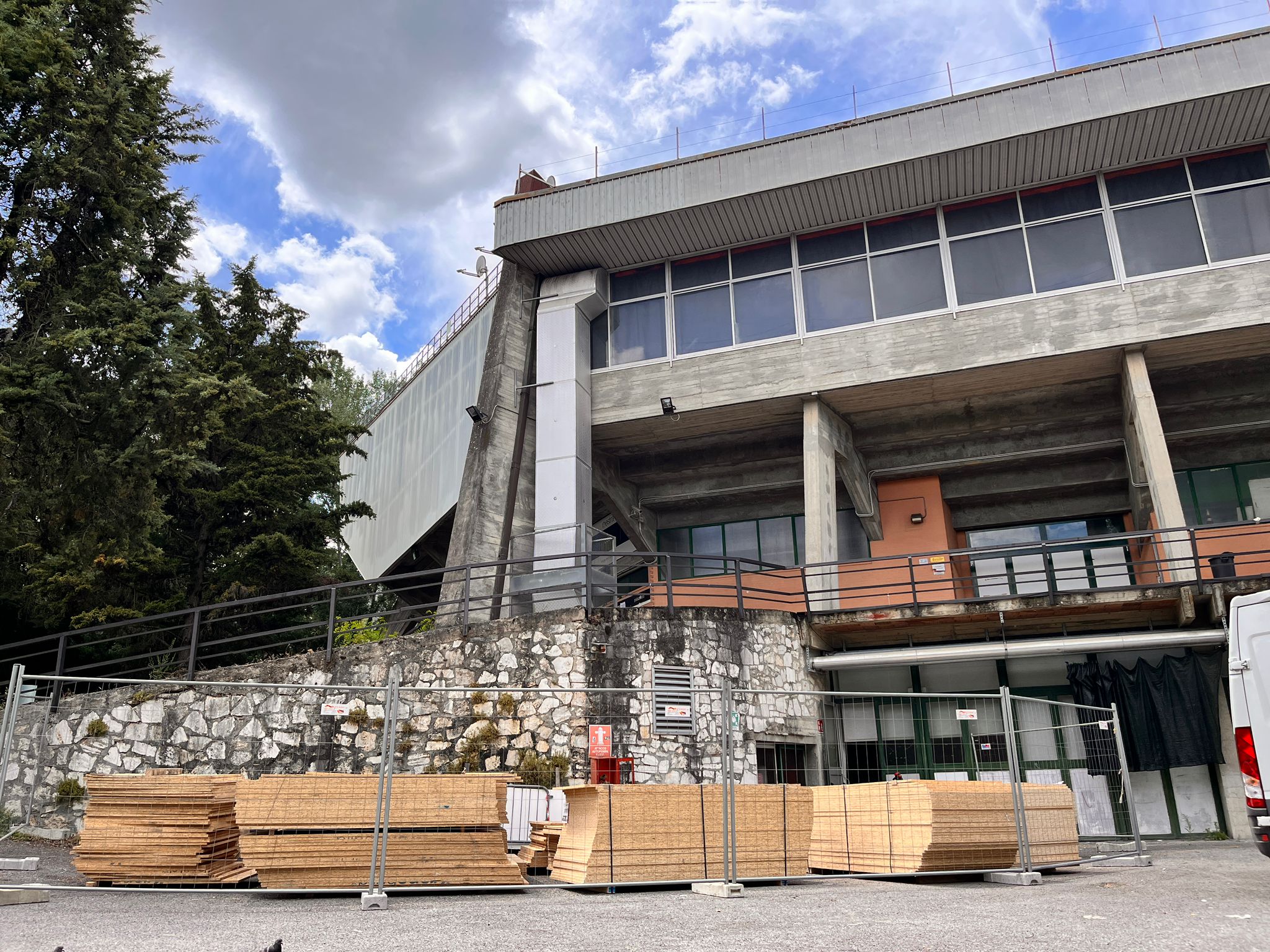 Partita la seconda fase dei lavori al PalaEstra: conclusione prevista prima dell’inizio della stagione sportiva
