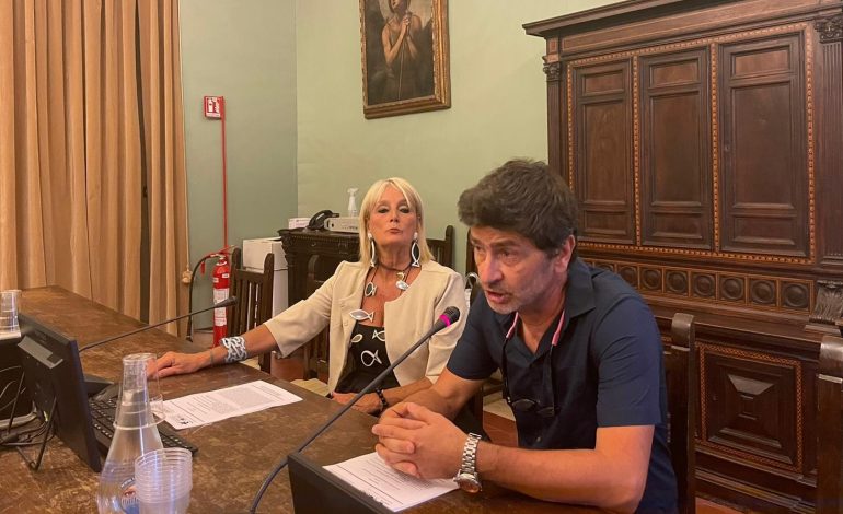 Allarme dei ricercatori dell’Università di Siena: nel Mediterraneo sta sparendo lo squalo bianco