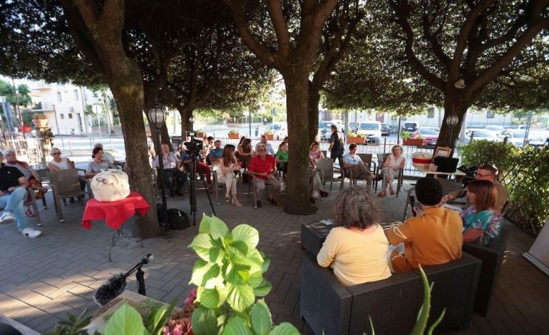 Antonia, Louis e i rianimatori dei piccoli centri. Aree interne e futuro: Aperidee torna Radicondoli