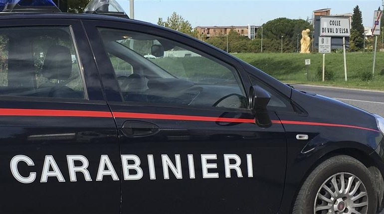 Sostante stupefacenti in casa, arrestato un venticinquenne a Colle Val d’Elsa