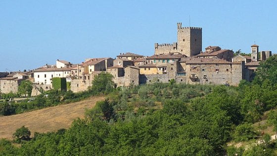 ‘Castellina brilla di Natale’ con un contest dedicato agli addobbi