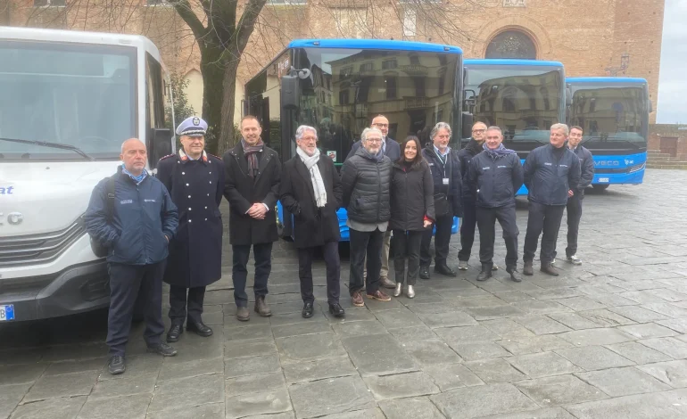 Autolinee Toscane presenta i 4 nuovi bus per Siena. Bechelli: “Dal 2021 arrivati 64 nuovi mezzi per la città”