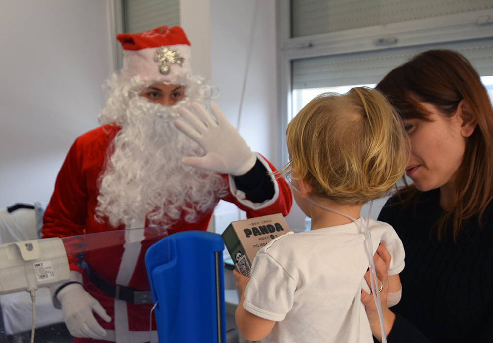 Tanti regali per i piccoli pazienti de Le Scotte: Babbo Natale dei Carabinieri arriva insieme a Magnolia, splendido esemplare di Cavallino di Monterufoli