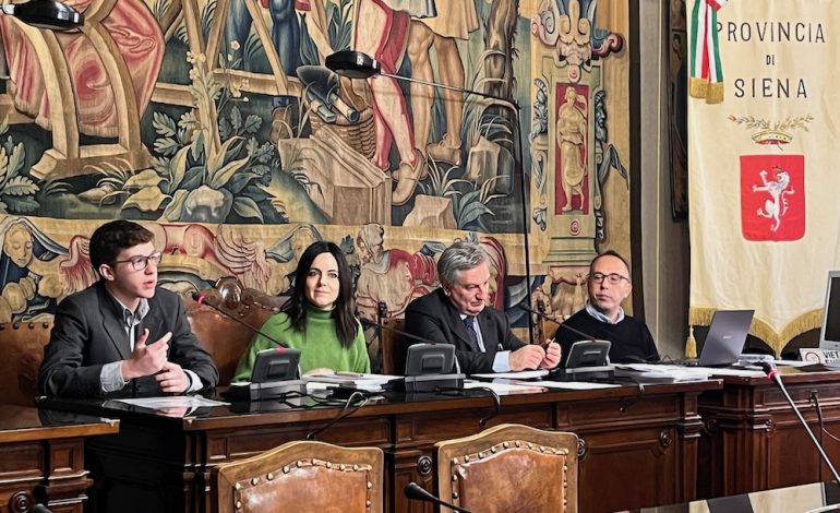 I rappresentanti senesi eletti nel Parlamento regionale degli studenti ricevuti nella sala del Consiglio Provinciale