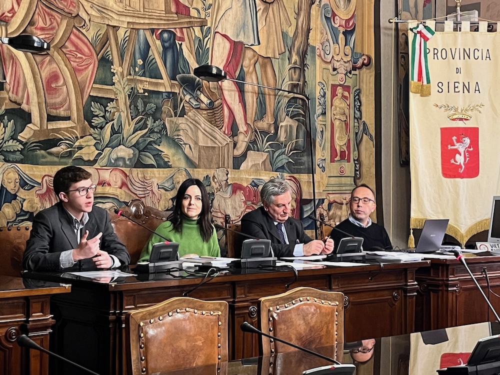 I rappresentanti senesi eletti nel Parlamento regionale degli studenti ricevuti nella sala del Consiglio Provinciale