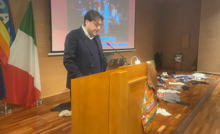 L’Università per stranieri celebra il Giorno della Memoria con oltre 350 alunni del liceo. Montanari: “Dite no alle ingiustizie”