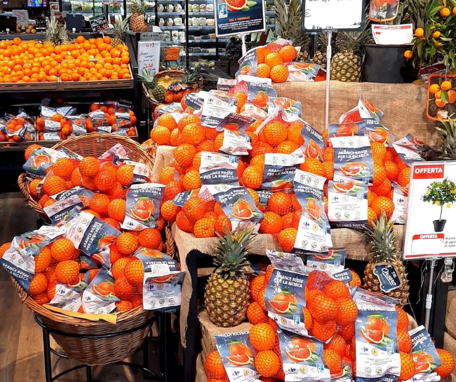 Solidarietà: Etruria Retail con i supermercati Carrefour al fianco di Fondazione AIRC con le Arance rosse per la Ricerca