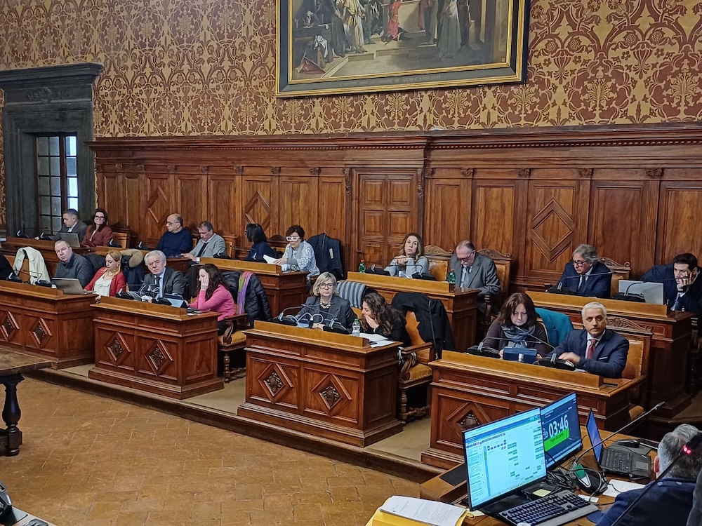 Siena, approvato il regolamento su armamento del Corpo di Polizia Locale. Respinto l’emendamento dell’opposizione