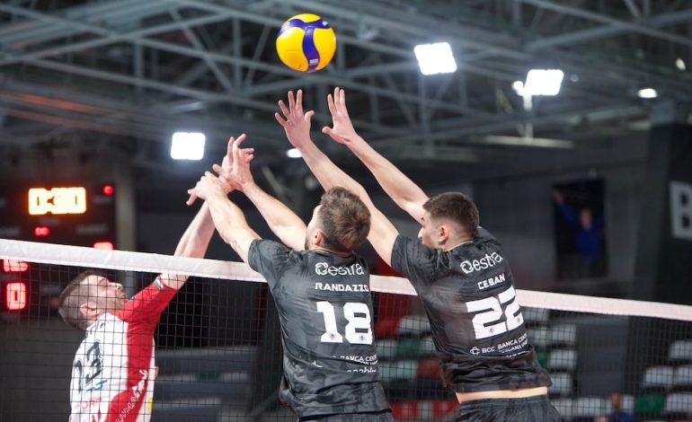L’Emma Villas condanna Reggio Emilia alla A3 e si prepara ai playoff: ai quarti di finale sfiderà Ravenna