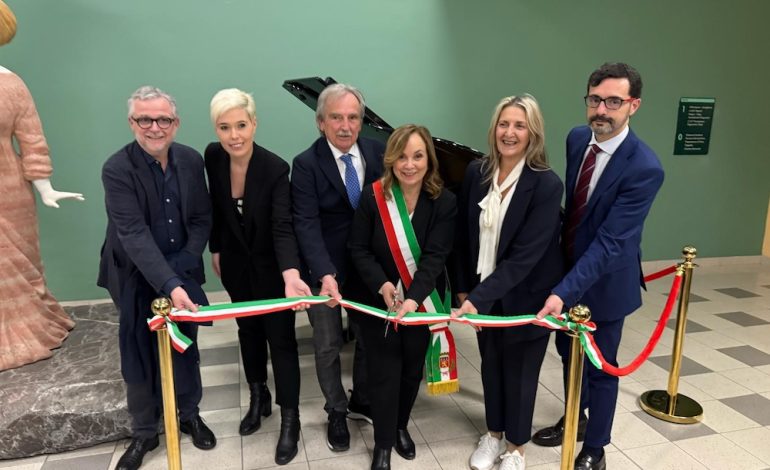 Gli Amici di Poggibonsi donano un pianoforte all’ospedale di Campostaggia. Lo strumento inaugurato dalla pianista Giulia Mazzoni