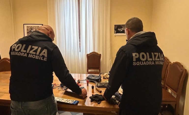Siena, arrestati tre presunti autori di furti in appartamento dopo un rocambolesco inseguimento