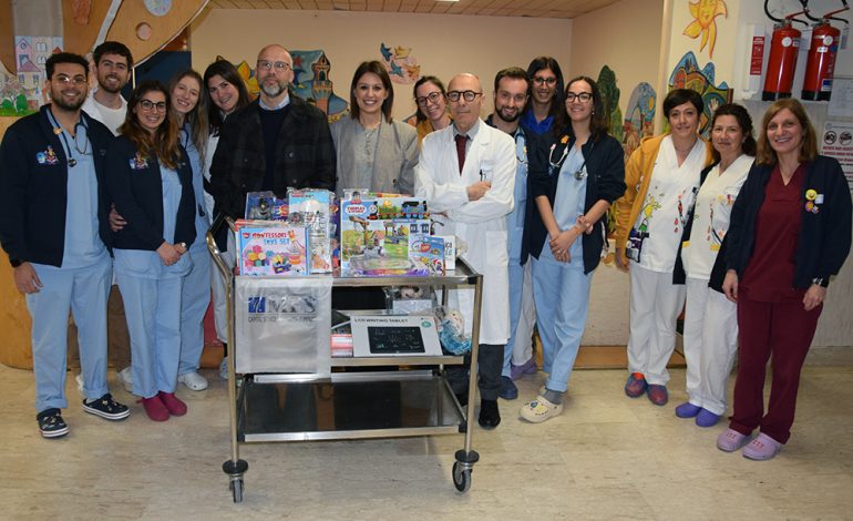 Nuovi libri e giochi per la Pediatria dell’Aou Senese da parte dell’ex CRAL di MPS Capital Services