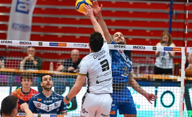 Spettacolo e capovolgimenti: l’Emma Villas si arrende al tiebreak nella gara1 di semifinale con Brescia