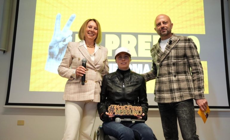#NonCiFermaNessuno, torna all’Unisi il tour di Luca Abate conquista gli studenti