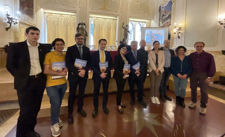 “Una profonda amicizia nel segno dell’Aquila”: cent’anni di legame tra Contrada e Città in un volume