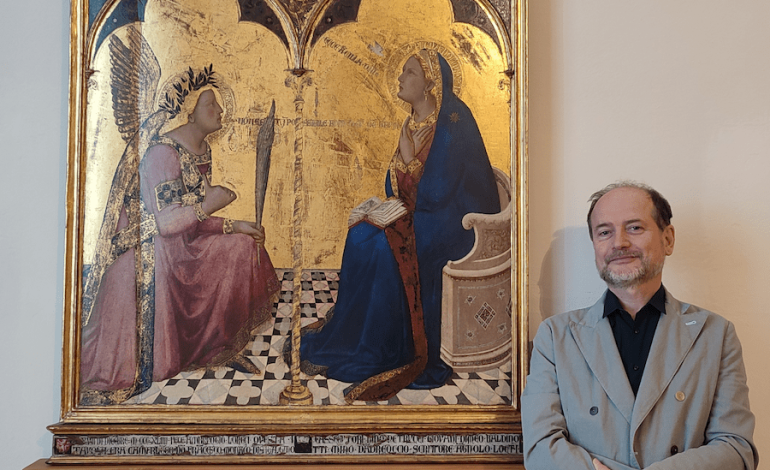 “L’Annunciazione” di Ambrogio Lorenzetti è tornata in Pinacoteca: sabato 12 luglio apertura serale straordinaria e incontro sul restauro della bandiera dell’Istrice