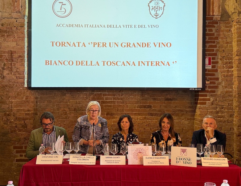 Un vino bianco che rappresenti la Toscana interna: parte da Enoteca Italiana Siena il tavolo di lavoro tra ricerca, consorzio e sommelier
