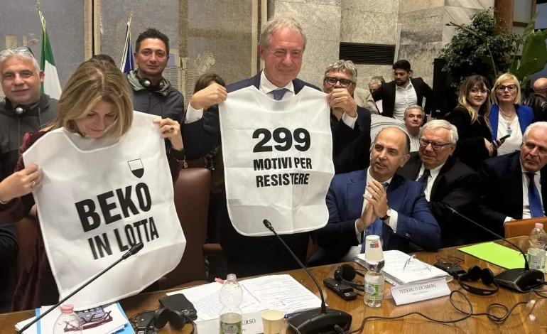 Beko, sottoscritto accordo preliminare per la compravendita dello stabilimento di Siena. Urso: “Mantenuti tutti gli impegni”. Fabio: “Dal Comune pochi annunci ma tanto lavoro”