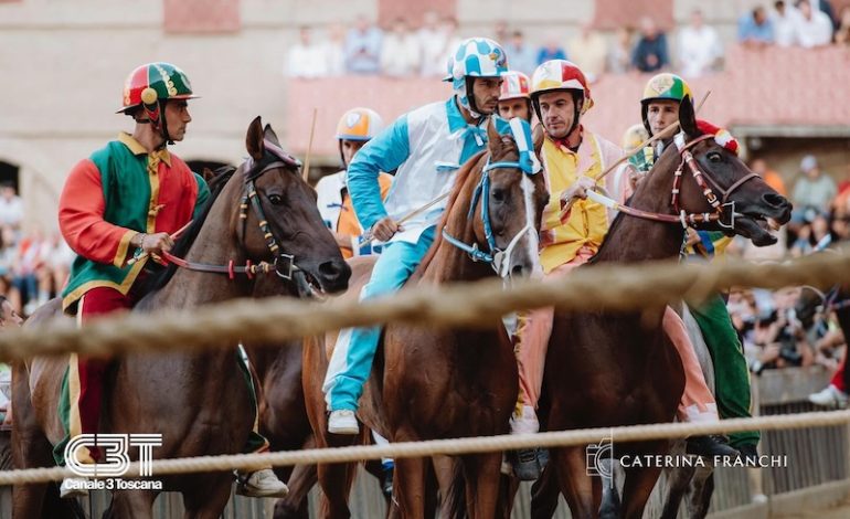 Palio, aperte le altre buste: Giraffa e (ancora) Onda di rincorsa