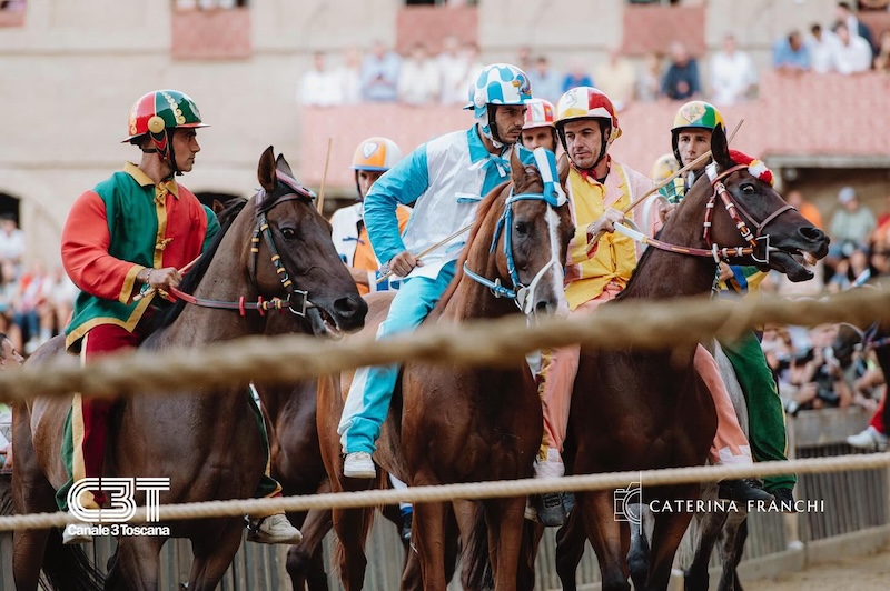 Palio, aperte le altre buste: Giraffa e (ancora) Onda di rincorsa