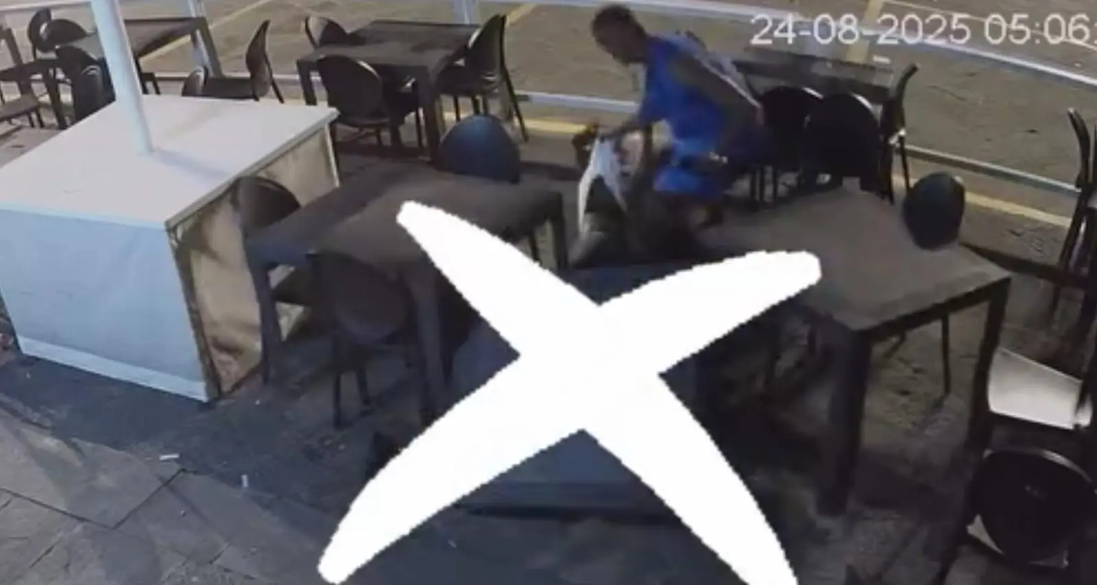 Lite e botte fuori da un locale in centro. Il titolare vuole sporgere denuncia ma trova la questura chiusa
