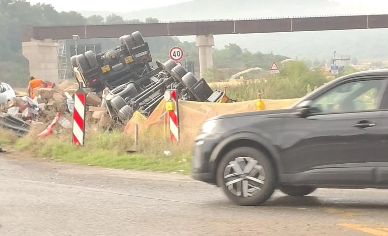 Incidente Siena – Grosseto, un camion si ribalta nella notte
