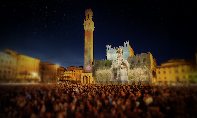 Piazza del Campo si accende di luce, fotografia e dialogo fra passato e presente con il videomapping del Siena Awards