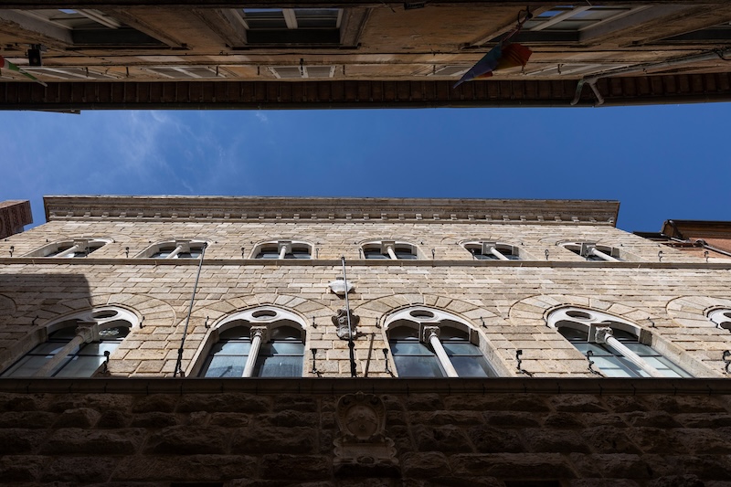 Palazzo delle Papesse festeggia un anno dalla riapertura. In programma a novembre la mostra su Armando Testa e per la prossima primavera ‘Abitare il Rinascimento’