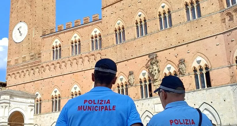 Consumo di sostanze stupefacenti nel centro storico, sanzioni della Polizia Locale di Siena