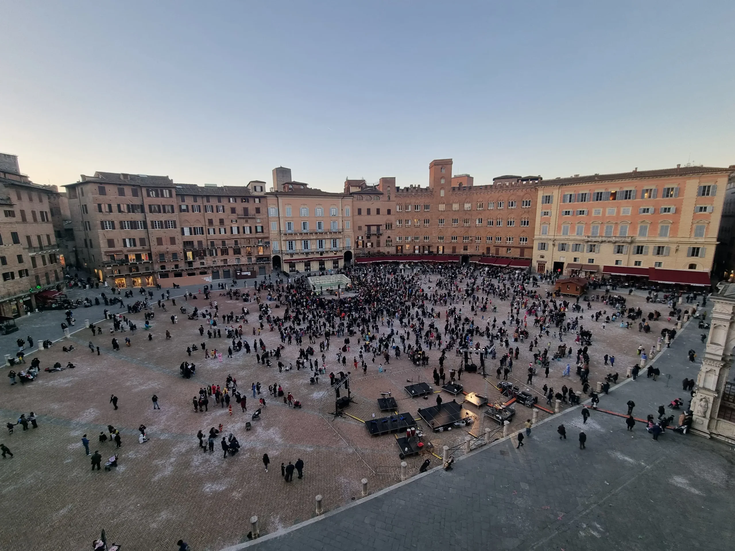 Il Carnevale di Siena è un gioco d’arte: torna “Mi ci gioco la maschera”. Bocciarelli: “Giostra di teatro, musica e incontri”
