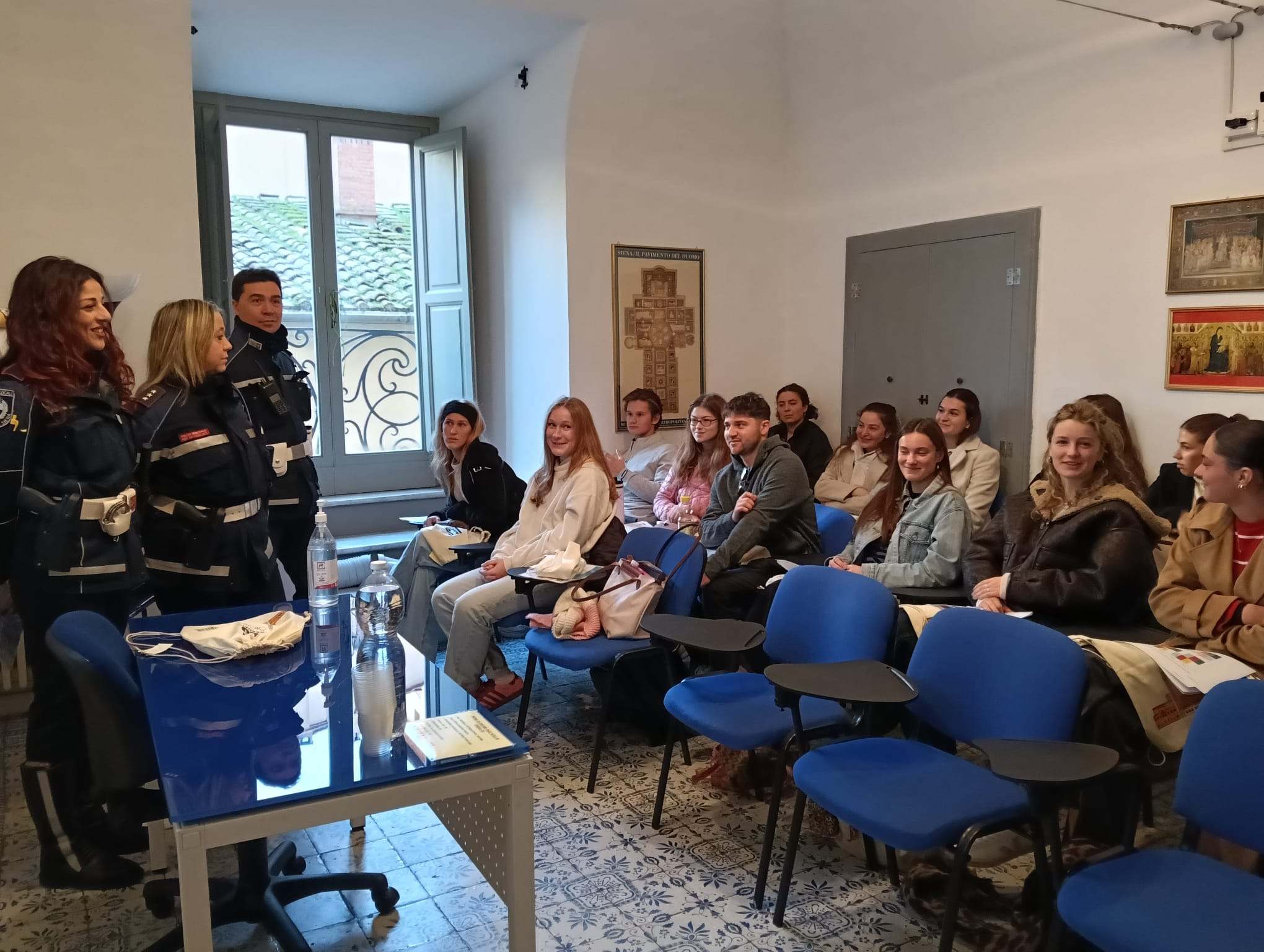 La Polizia Locale di Siena incontra gli studenti americani della fondazione Ies Abroad Italy
