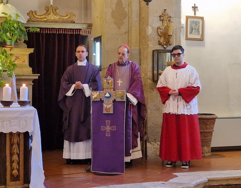Trequanda, l’ingresso in parrocchia di Don Davide Campeggiani e il saluto di Don Sergio Graziani