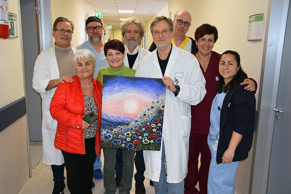 Paziente-artista dona quadro alla Cardiochirurgia dell’Aou Senese per ringraziare dell’assistenza ricevuta