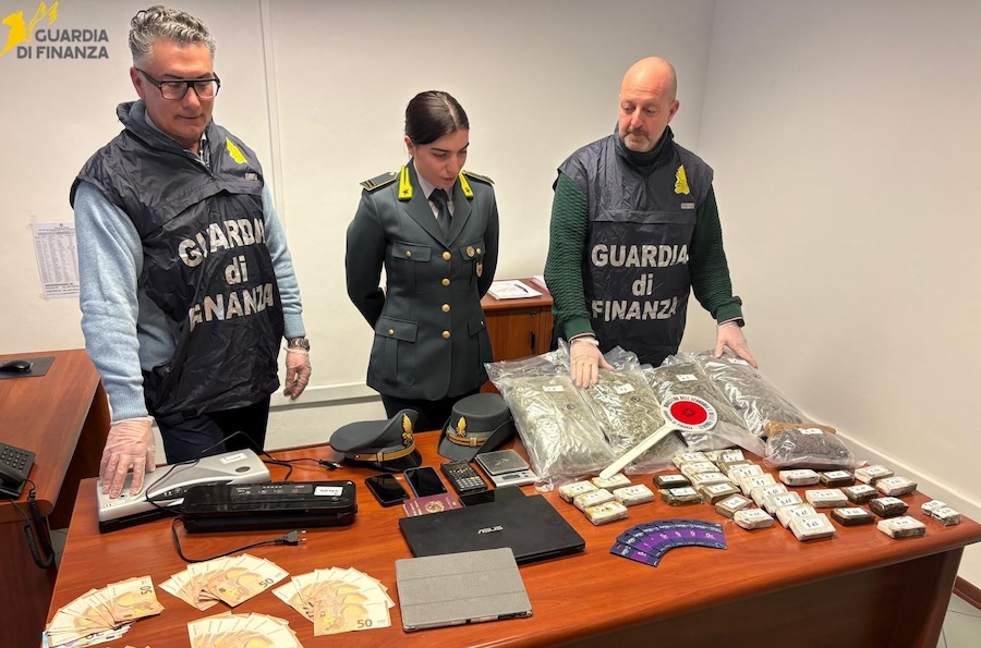Sequestrati 5,5 chili di droga, arrestato un dipendente di un istituto scolastico senese