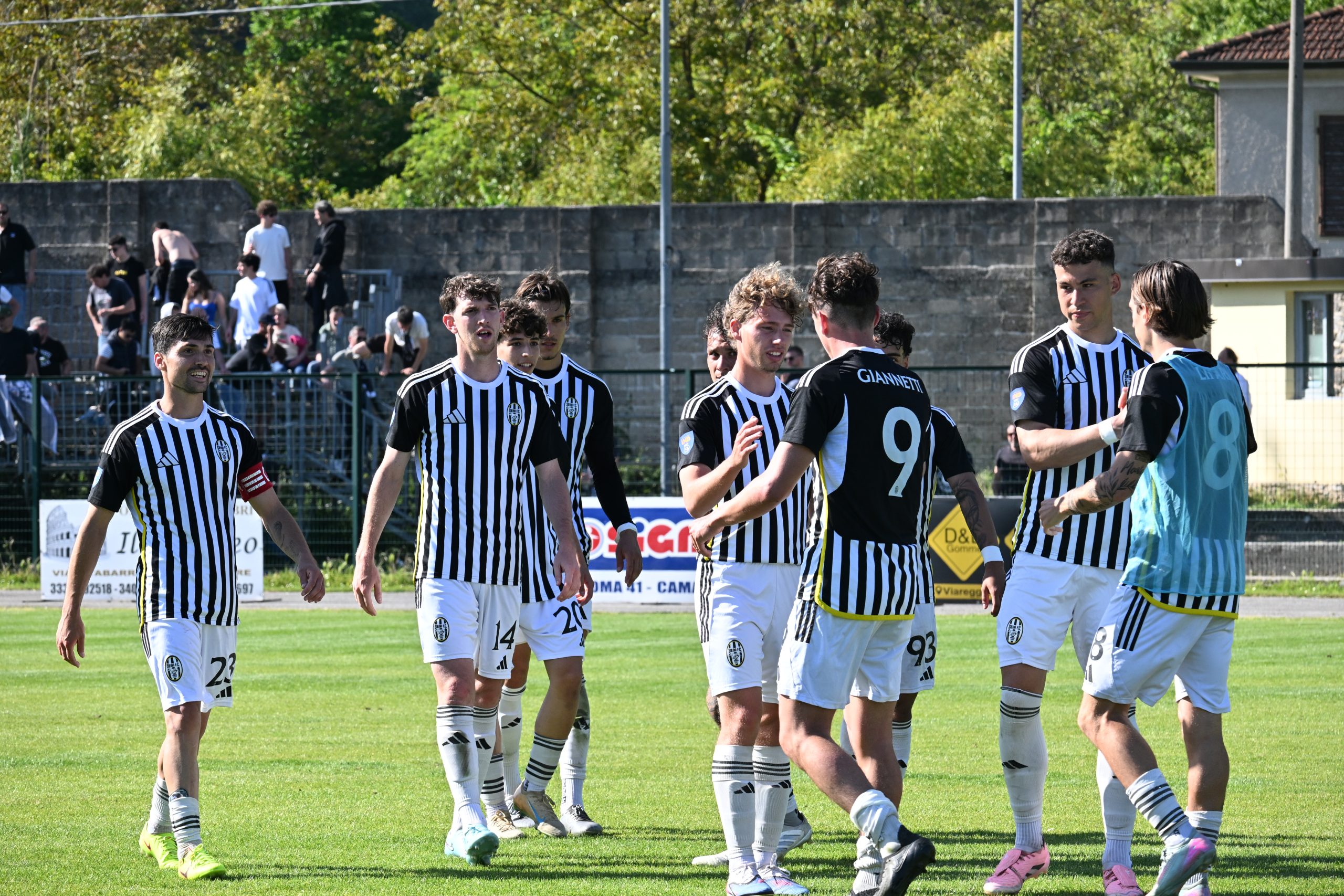 Una Robur stellare: a Camaiore i bianconeri trionfano con un netto 5-2. Decisivo Giannetti