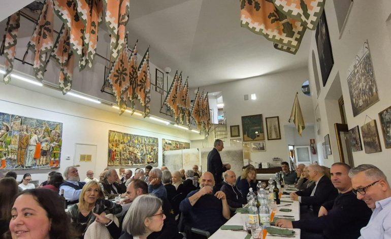 “Amici del Costone” e Selva protagonisti della serata di beneficenza nei locali della contrada