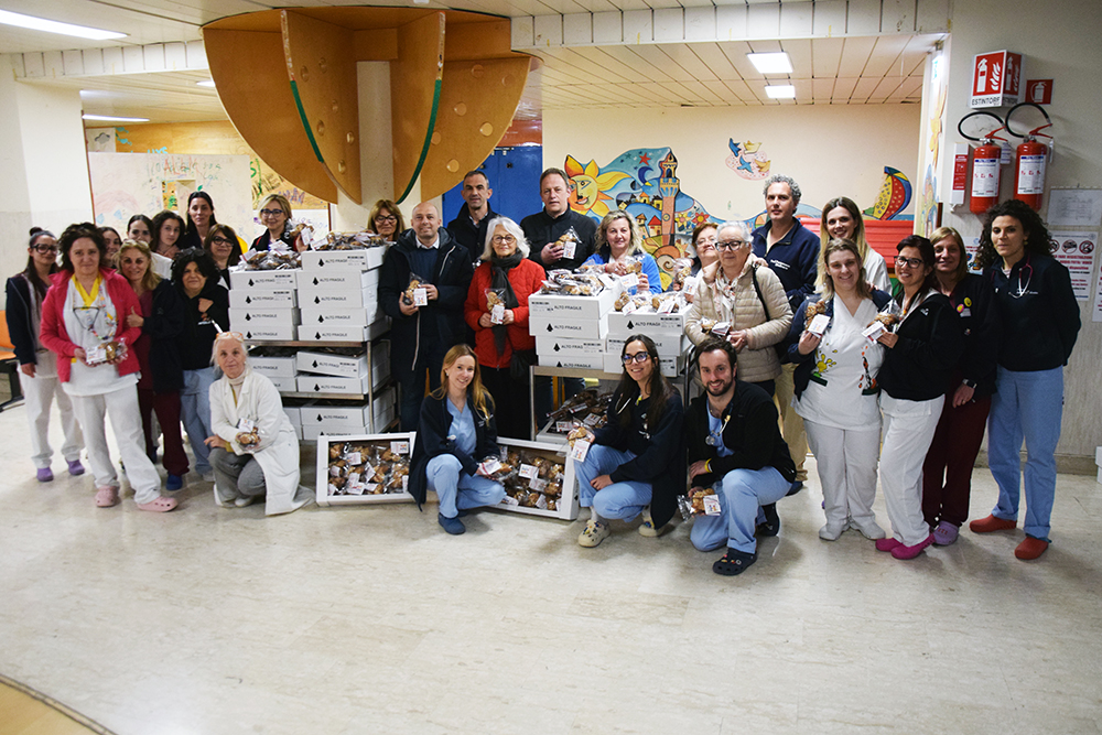Conad, 500 colombine di Pasqua in regalo ai piccoli pazienti e al personale del Dipartimento della Donna e dei bambini e della Neuropsichiatria infantile