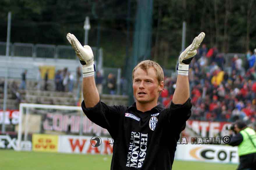 Lutto nel mondo del calcio: è morto in un incidente l’ex portiere bianconero Manninger